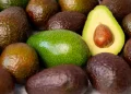 Fresh-avocado-sliced-open-with-seed